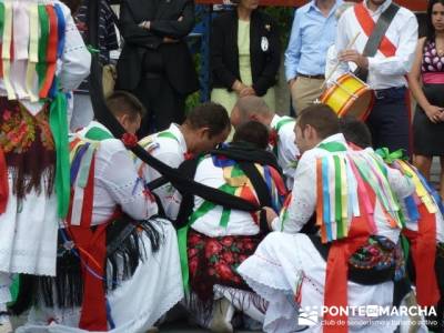 Majaelrayo - Pueblos arquitectura negra - Fiesta de los danzantes, Santo Niño; actividades senderis